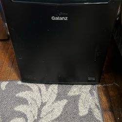 Mini fridge 