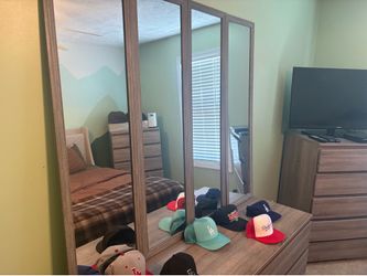 Queen size bedroom suite