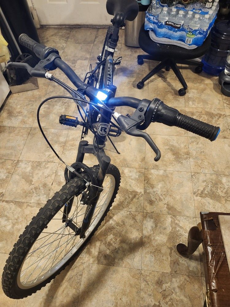 Mountain Bike 26inch ROADMASTER GRRNIT PEAH 18SPEED SHIMANO1