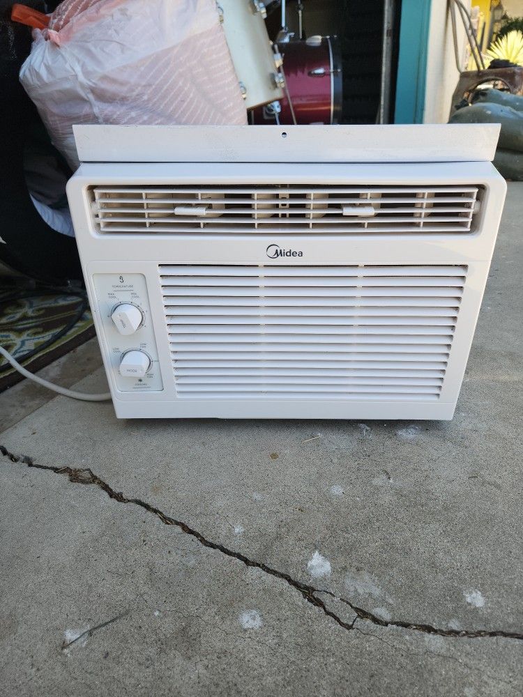 AC Unit Works Great