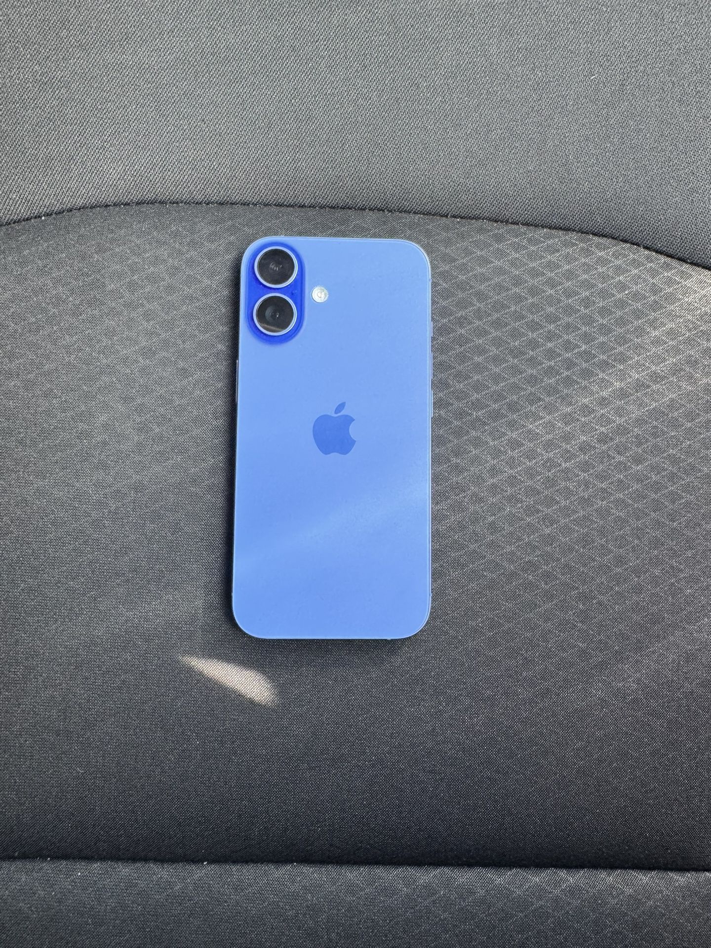 iPhone 16 128g Ultramarine