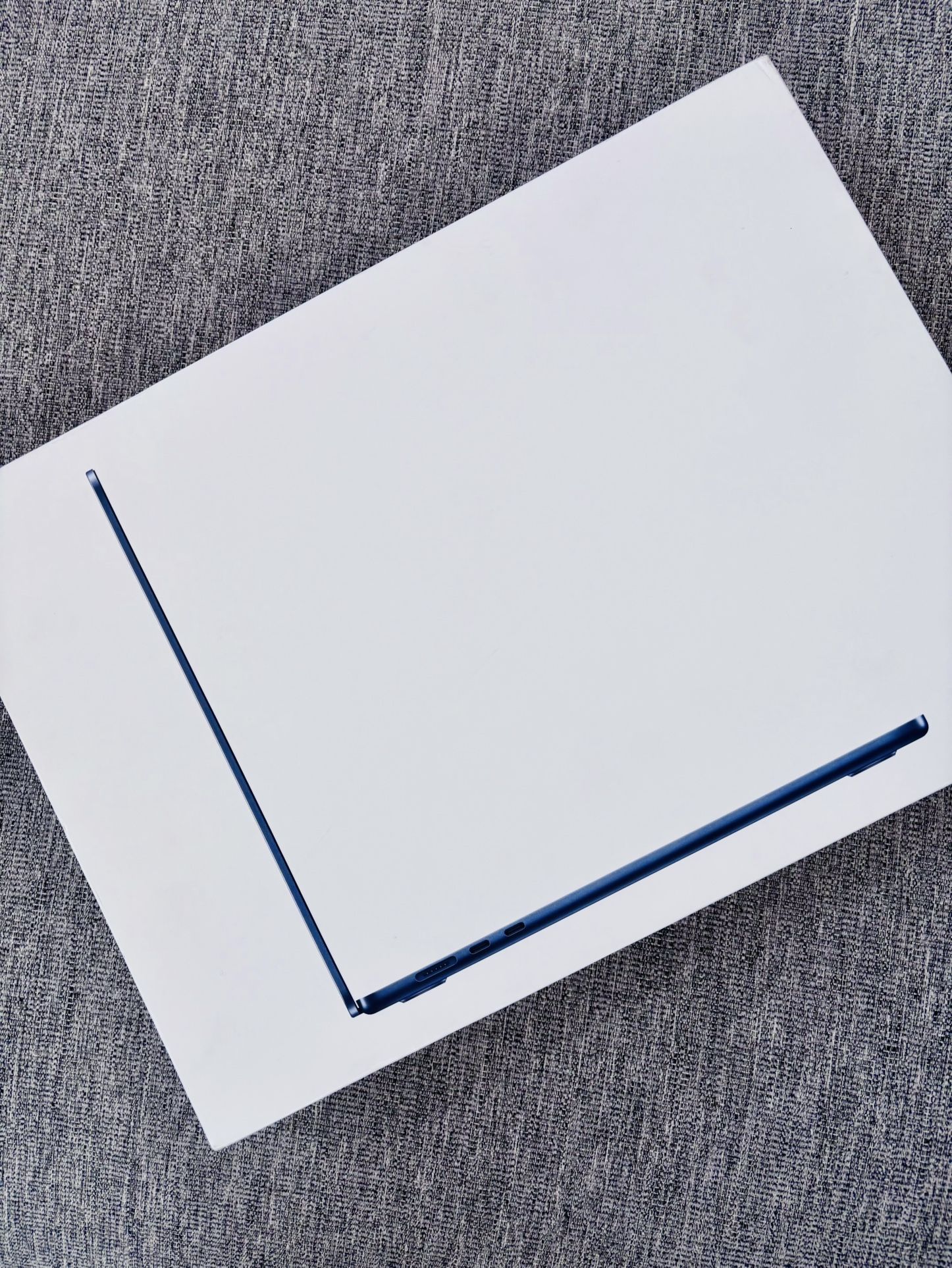 Macbook Air 15-inch, M3 Chip!! 512GB, 8gb Ram! Brand New Sealed! $1280