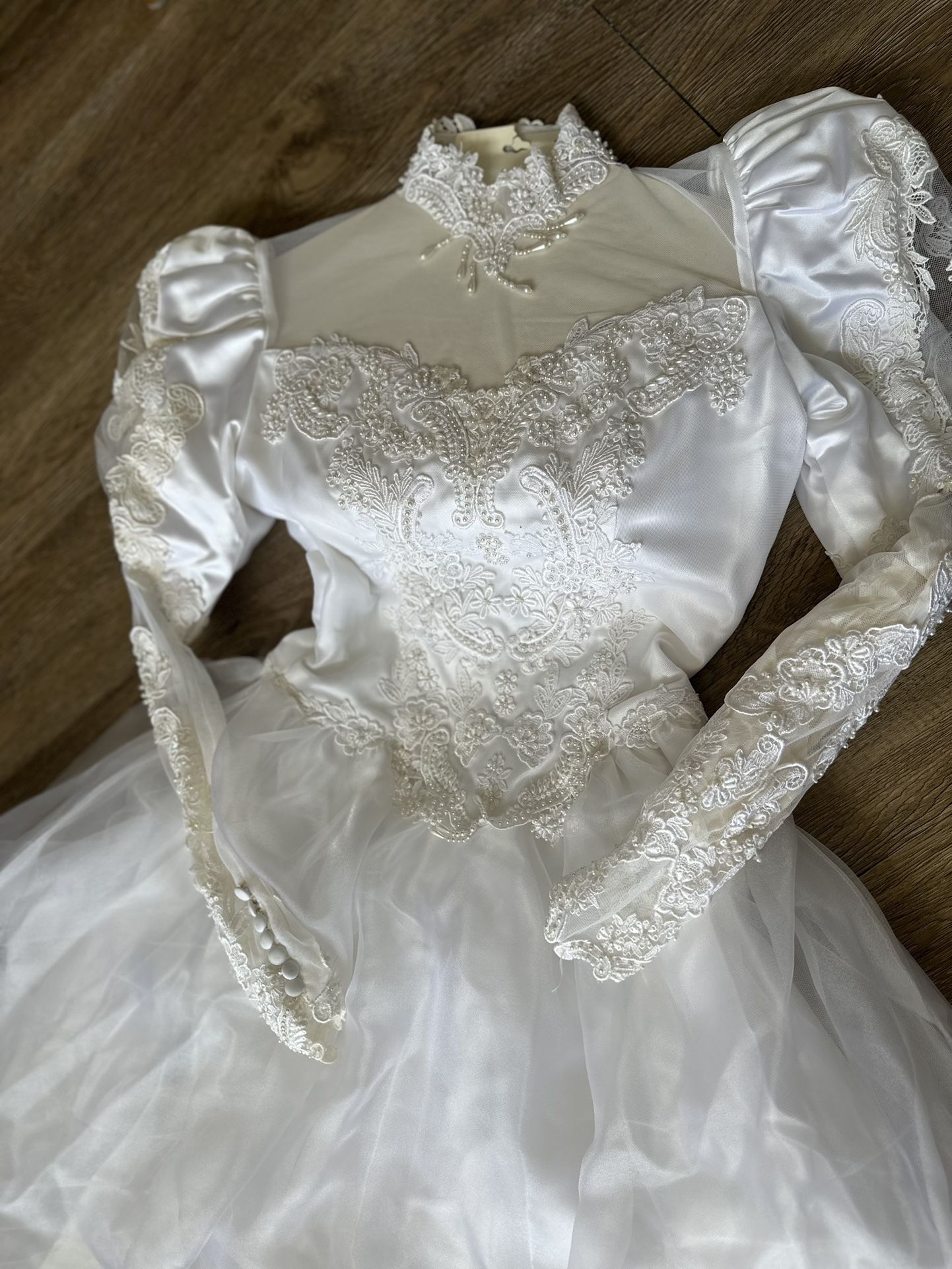 Vintage White Pouf Long Sleeve Wedding Dress