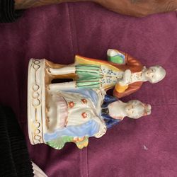 Rare Antique... "Made in Occupied Japan".. Colonial Man and Woman Figurine