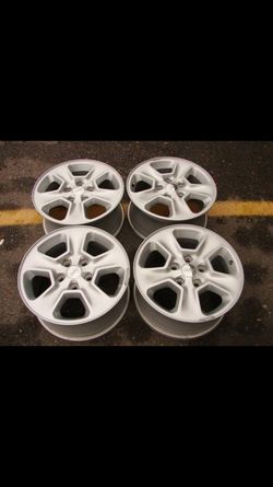 // 17" JEEP OEM 5X5 WHEELS LIKE NEW SET OF FOUR //