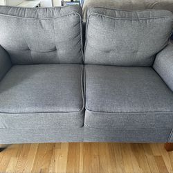 Love Seat Couch (4.5ft x 2.5ft x 2.75ft) Grey