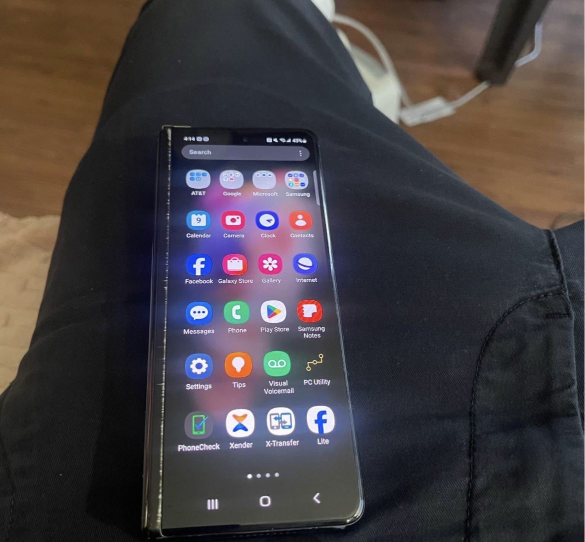 Galaxy Fold 3  Cracked Screen Unlocked