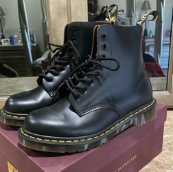 Dr. Martens 1460 heritage fit Black Leather Lace-Up Boots Yellow England size 9