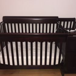 Dark brown crib with changing table discount