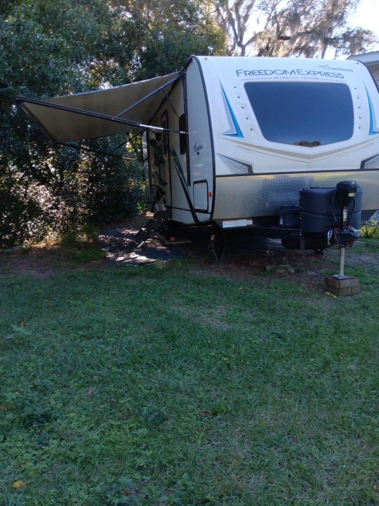 2021 Coachman Freedom Express ultralite