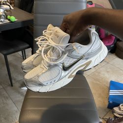 Men 10.5 | Nike Sneakers