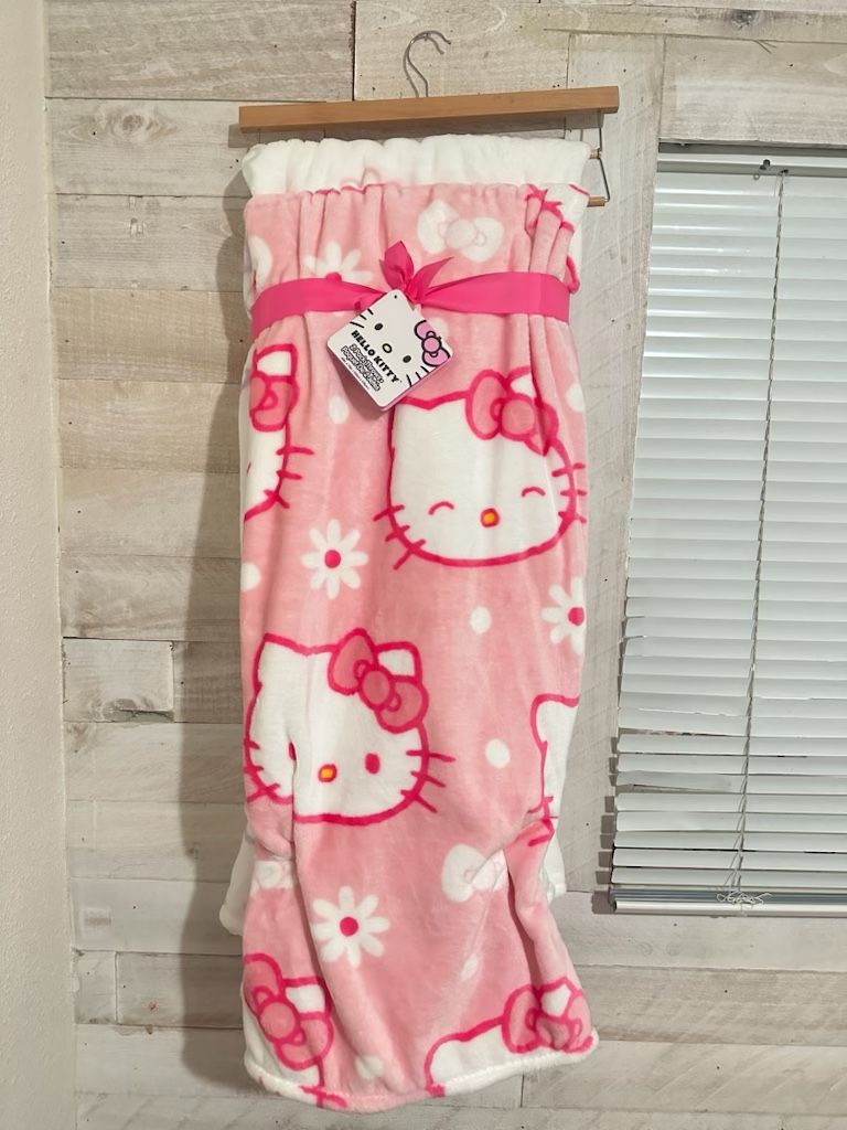 Hello Kitty Blankets (2 Pack)
