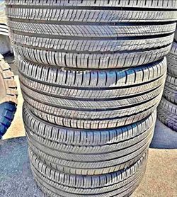 235 45 18 Michelin tires Con 80% de Vida Las 4