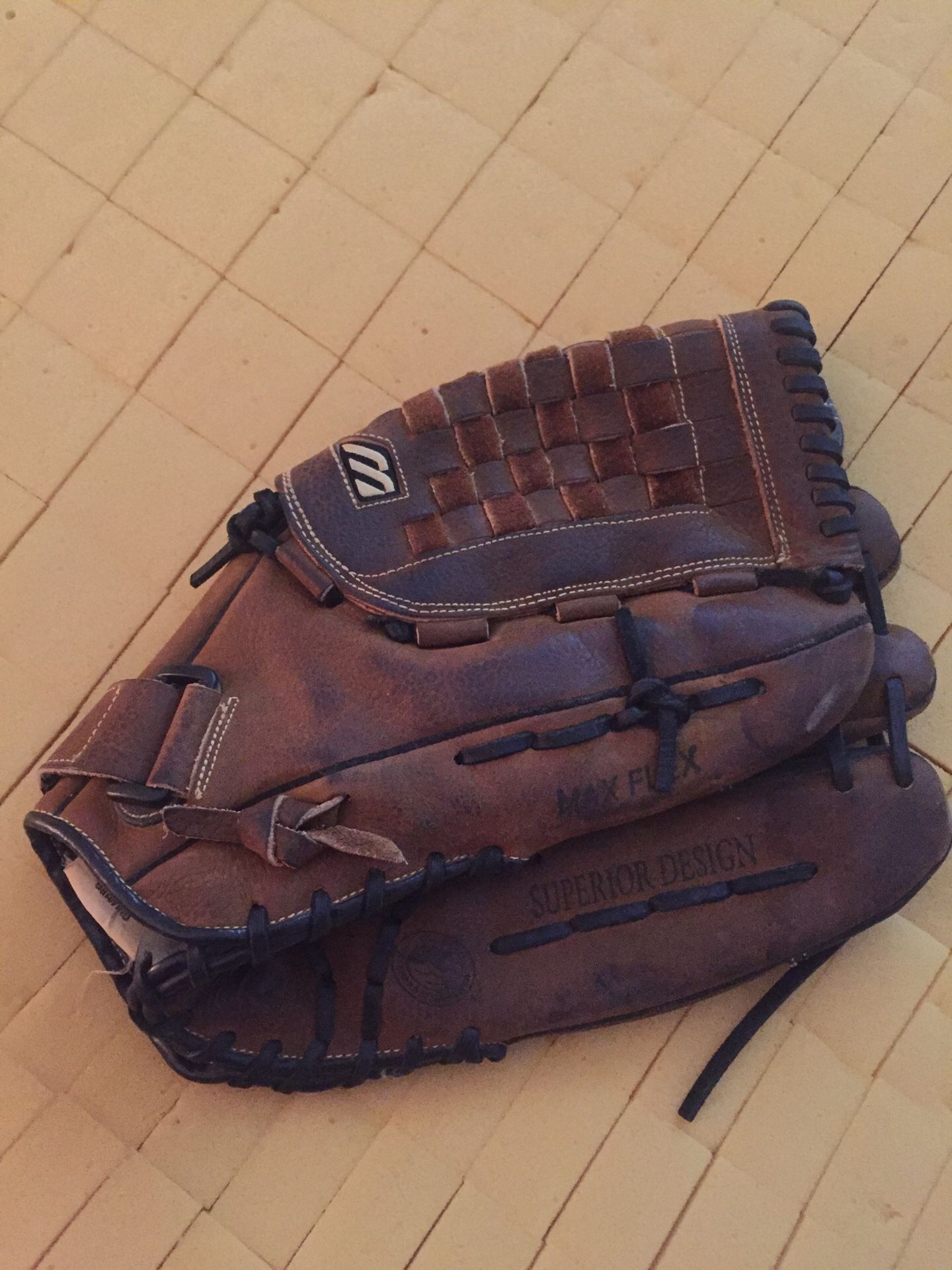 Mizuno men’s softball glove