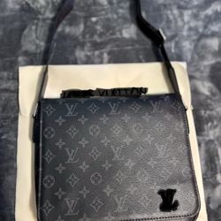 Crossbody messenger bag