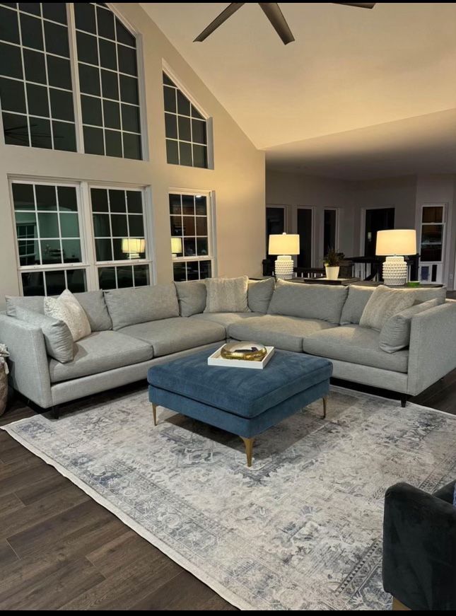 Sectional Couch 123” Great Condition!