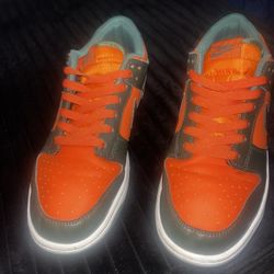 Mami Hurricane dunks