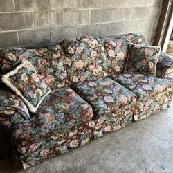 Beautiful Vintage Flower Couch 