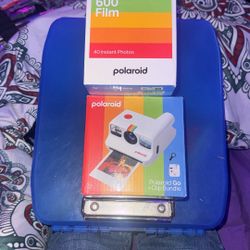 Polaroid Go + Clip Bundle & Color 600 Film 5 Pack Bundle 