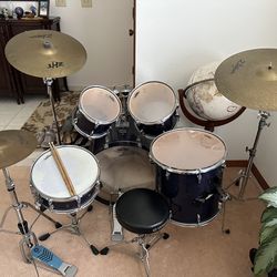 Yamaha Full Drum Set (blue/black)