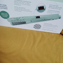 VOLOOM  2 .0 3/4" HAIR VOLUMIZONG IRON BRAND NEW STILL IN THE PACKAGE