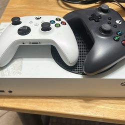 xbox series s w controllers and monitor and wireless headset