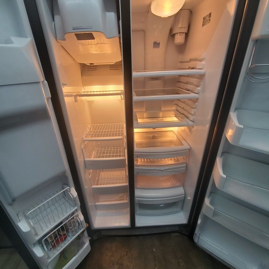 Side By Side Fridge Great Condition Warranty Counterdepth..$650