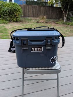 YETI Roadie Hard Cooler Navy Blue