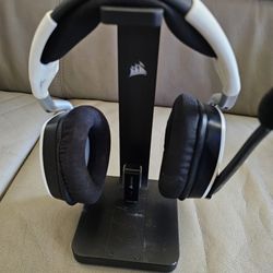 CORSAIR Void PRO RGB Wireless Gaming Headset - Dolby 7.1 with stand