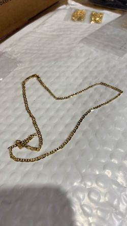 Costume jewelry gold toned necklace