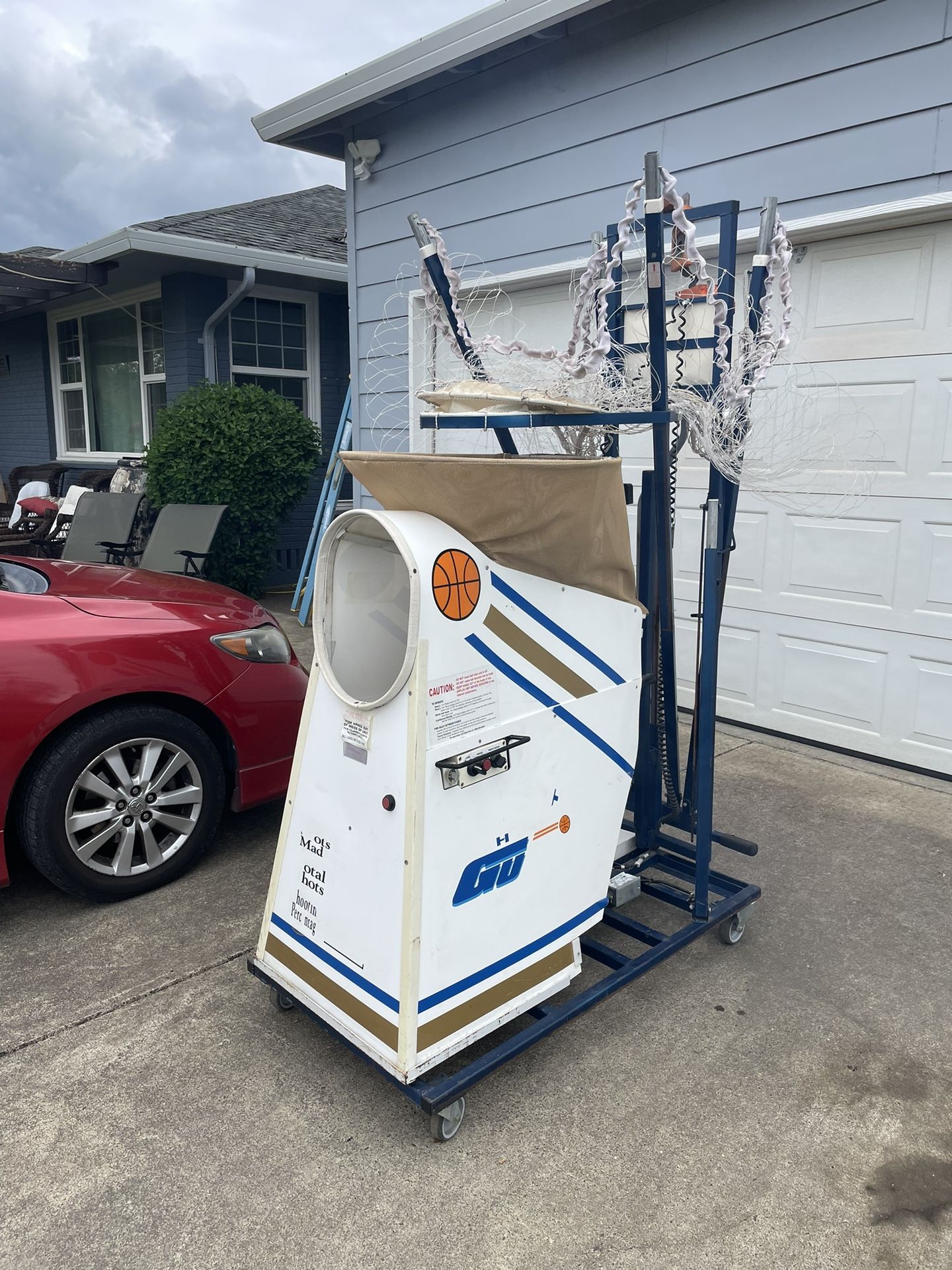 Shoot away Basketball Rebounder for Sale in Newberg, OR OfferUp