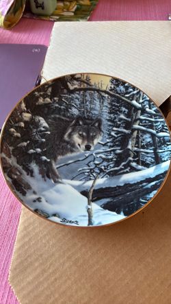 “Eyes of the wild” Wolf Plate and wolf book mark