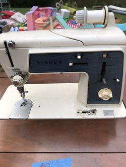 Vintage Singer Sewing machine In Cabinet