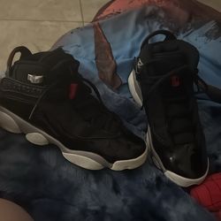 Jordan 6rings black and red 4.5y
