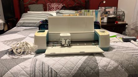 Cricut Explore Air + 21 cartridges