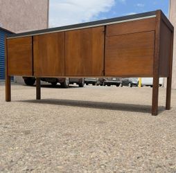 Beautiful Mid Century Modern Credenza Walnut