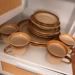 Plates & Cups Set