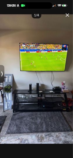 Big tv like new with tv stand must pick up like new