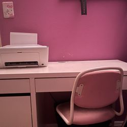 Desk With Pink Chair