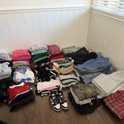 ARITZIA / BRANDY MELVILLE / GAP / GARAGE / JOHN GALT / EDIKTED / HOLLISTER / LEVIS / NIKE / NORDSTROM / ONEILL / PAC SUN / PINK /  TILLYS / URBAN OUTF
