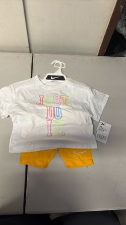 Girls Nike 2 PCs short set sizes 4,5,6