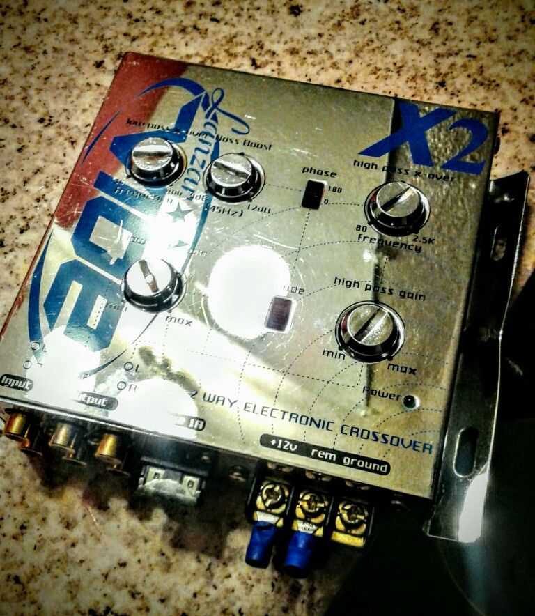 Lanzar Vibe X2 2way electronic crossover