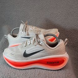 Nike Vomero Plus Bright Crimson HV8150-100 Men Size 8.5