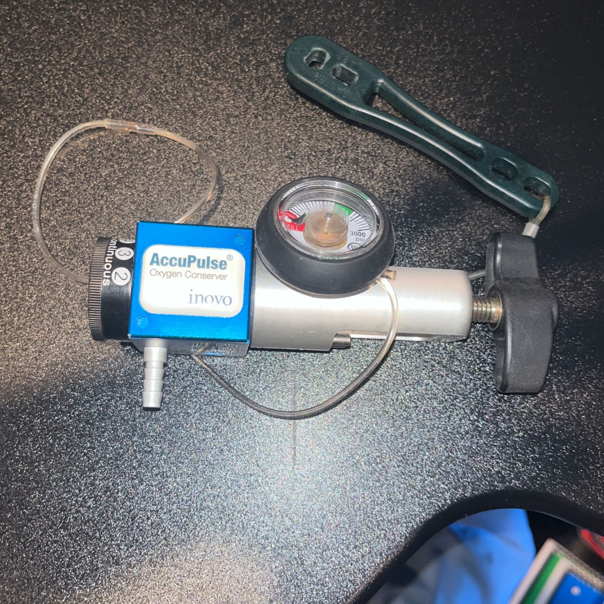 AccuPulse Oxygen Conserver Inovo Gauge Indicator 22PSI IN6505-L-BLUE