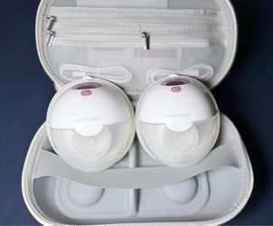 Momcozy M5 Wearable Double Breast Pump – Excellent Condition – Complete Set