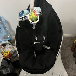 4 Moms Mamaroo
