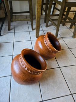 Planters 2 big ones$ 25 each 3 small ones$20 each