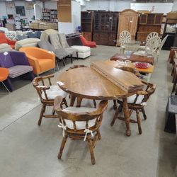 Round 6 Chair Dining Table W/ 2 Leafs