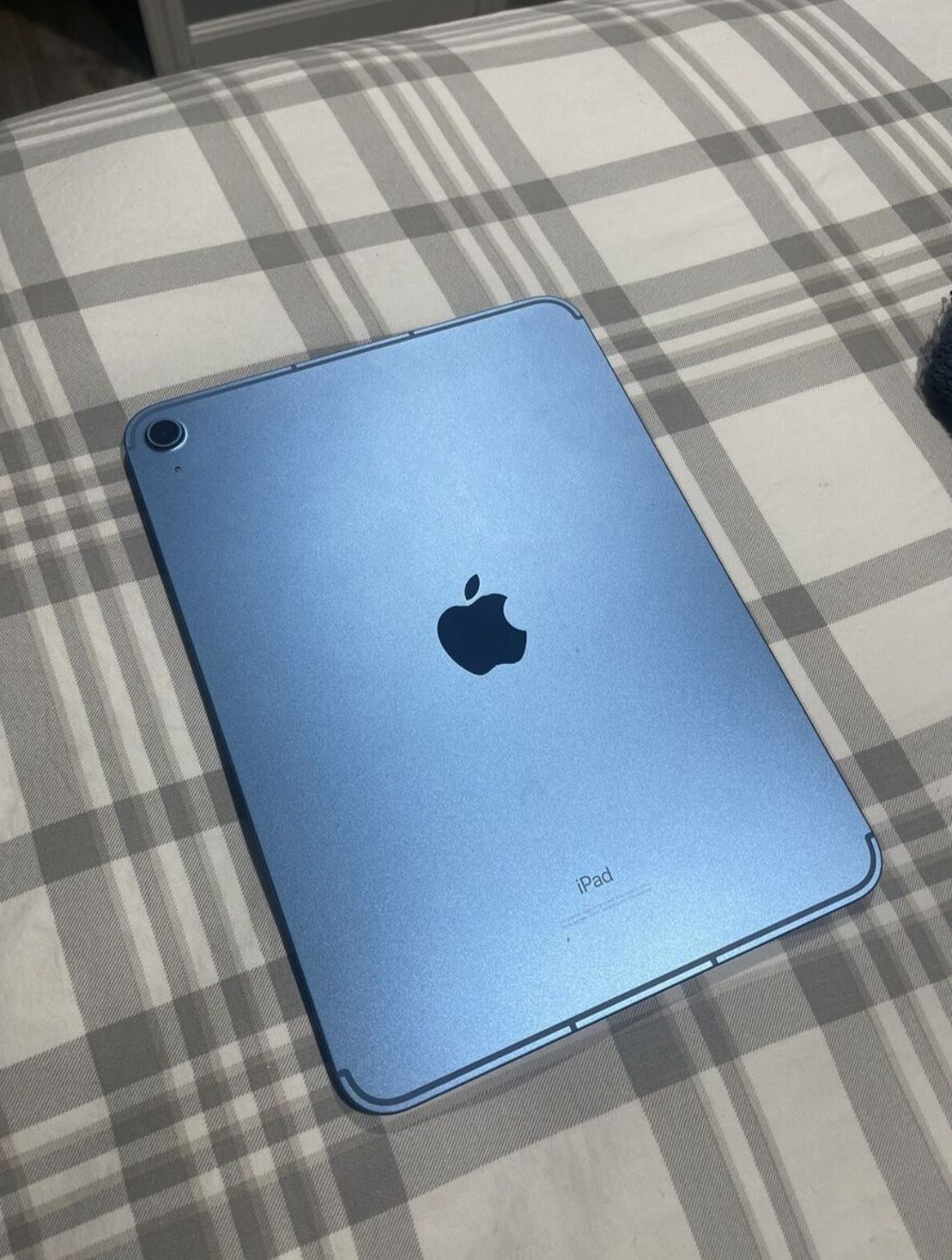Apple iPad 10 Generation, Blue , 10.9 ( POLICY I TAKE CASHAPP ONLY FOR PAYMENT ) I SHIP MYSELF THRU FEDEX ) IPad Comes With Charger )