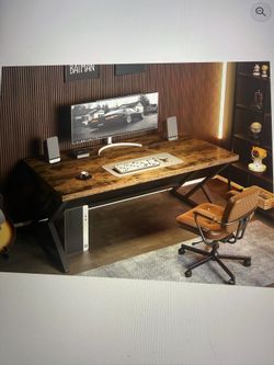 Desk (sizes on one of the pictures) MAKE OFFER